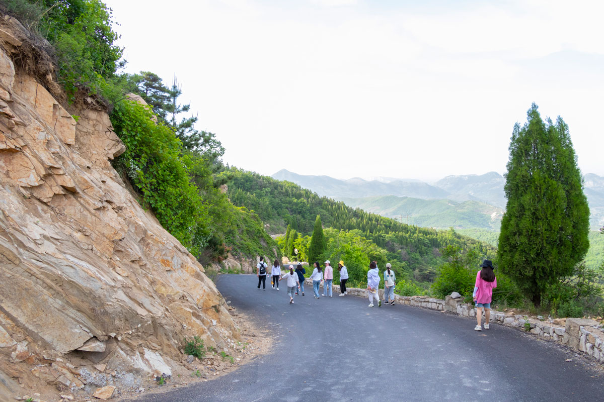 輕松下(xià)山(shān)