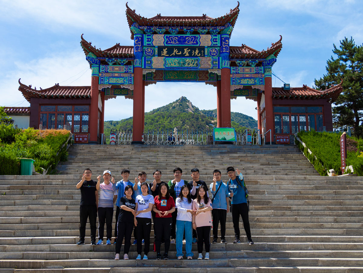 編輯部視(shì)頻(pín)組合影(yǐng)